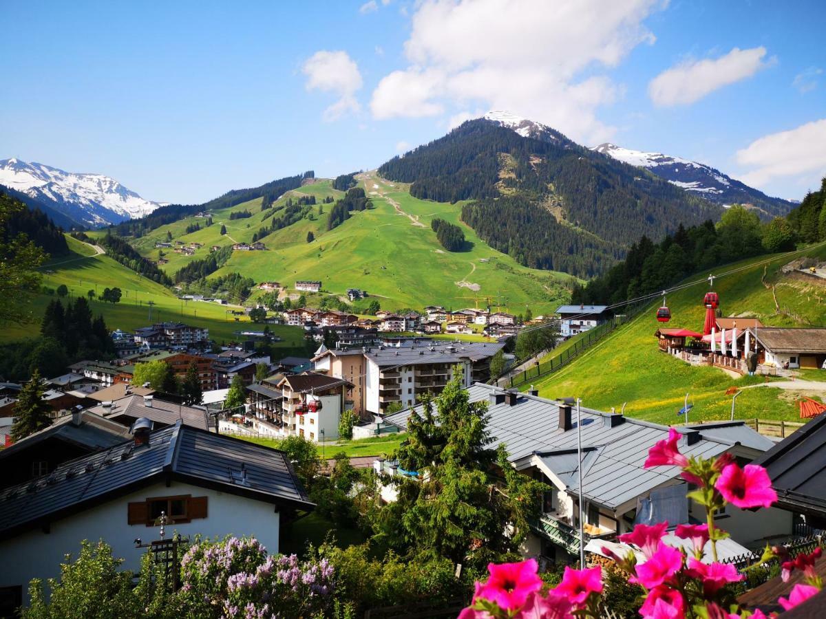 Apartamento Haus Sonnenschein Saalbach-Hinterglemm Exterior foto