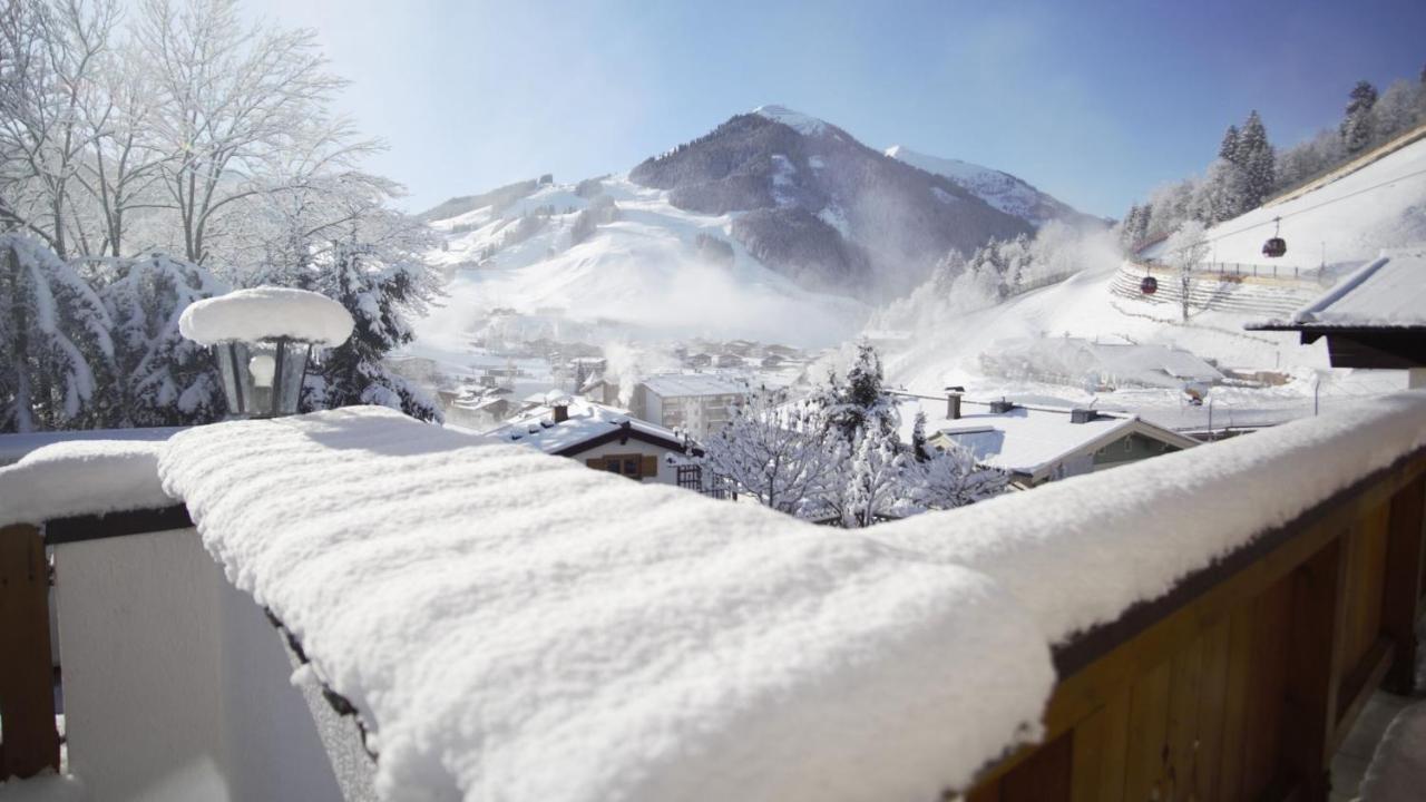 Apartamento Haus Sonnenschein Saalbach-Hinterglemm Exterior foto